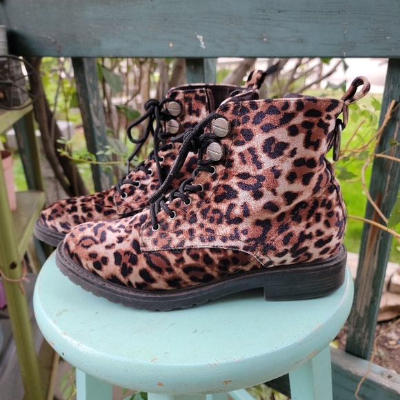 Velvet cheeta combat lace up ankle boots 8.5 - Picture 2 of 9